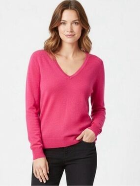 Banana Republic Merino
Wool Fuchsia V-Neck Sweater Size Medium